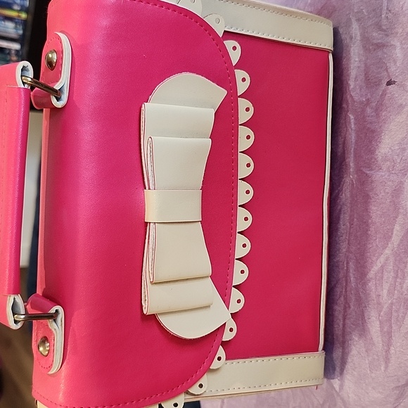 Chic Pink and Cream Bow Accent Handbag - Picture 2 of 7